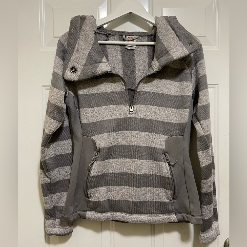 Avalanche Hooded Sweater size small